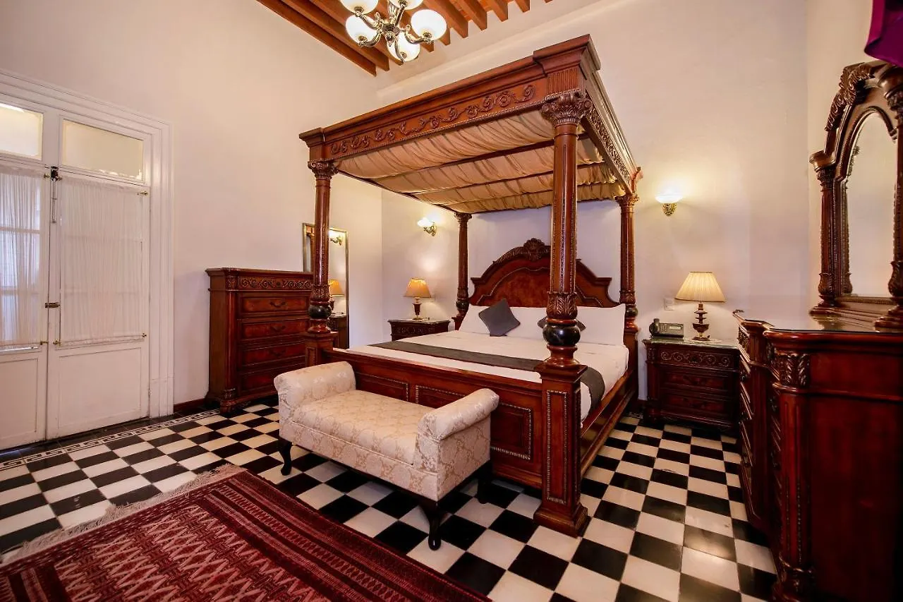 Hotel Senorial Queretaro 3*,